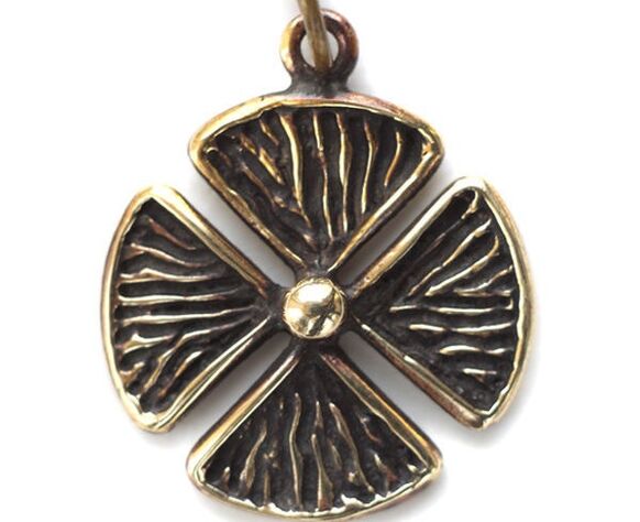 clover pendant as an amulet of happiness