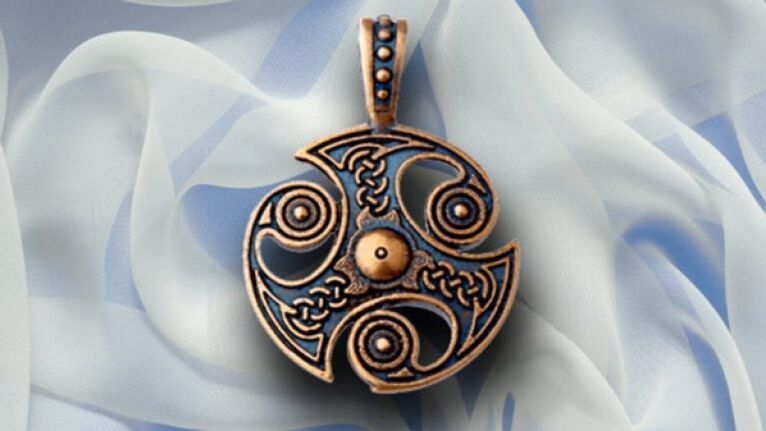 amulet pendant for love and happiness