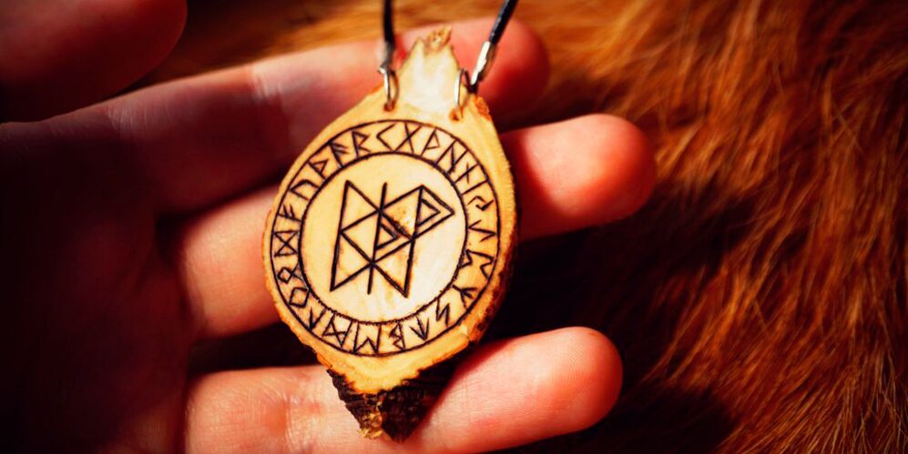 a strong runic amulet for good luck